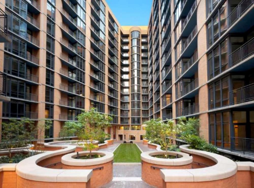 Фото Global Luxury Suites at The Convention Center