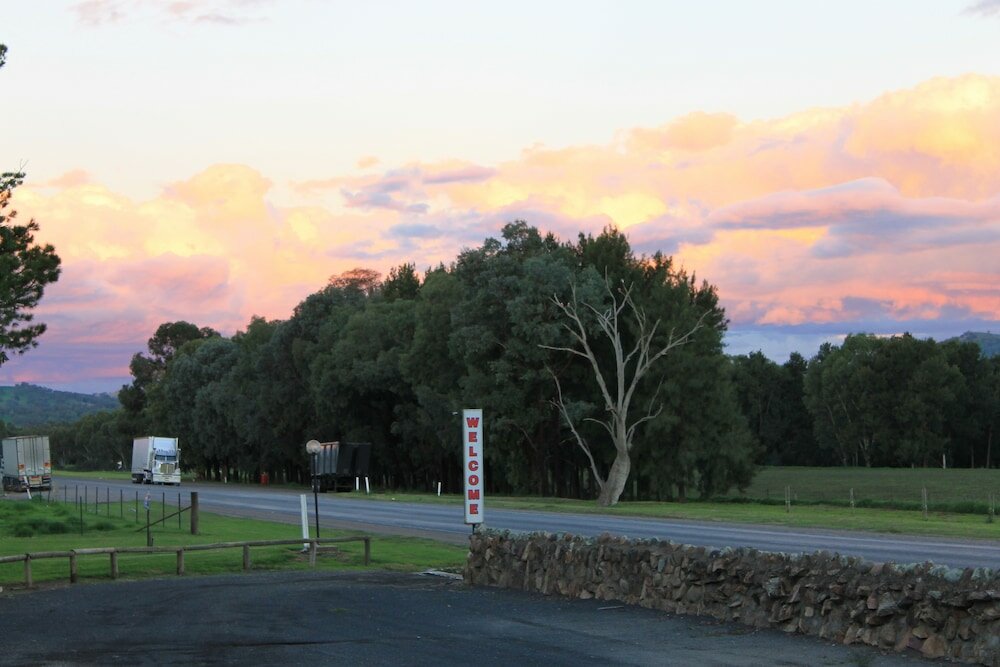 Фото Jugiong Motor Inn