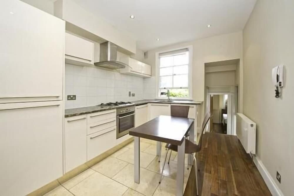 Фото Kensington Olympia Apartments