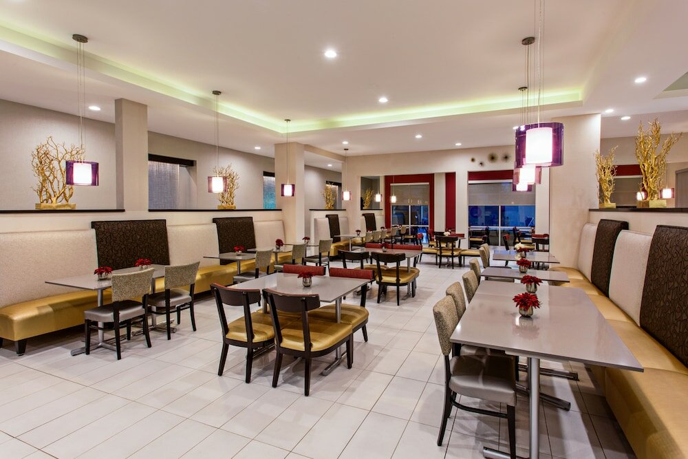 Фото Holiday Inn Express & Suites Anaheim Resort Area, an Ihg Hotel