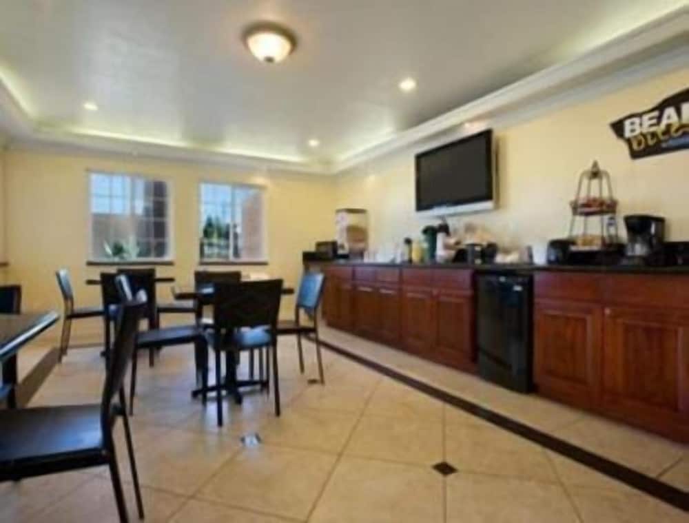 Фото Orange Show Inn San Bernardino