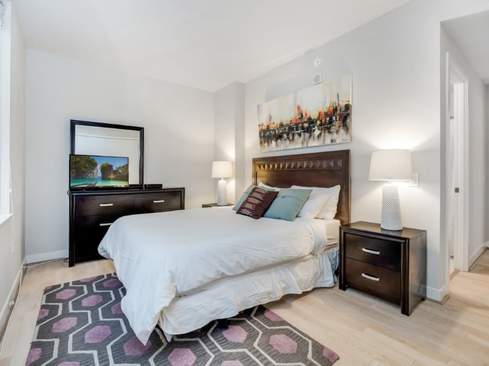 Фото Global Luxury Suites at The White House