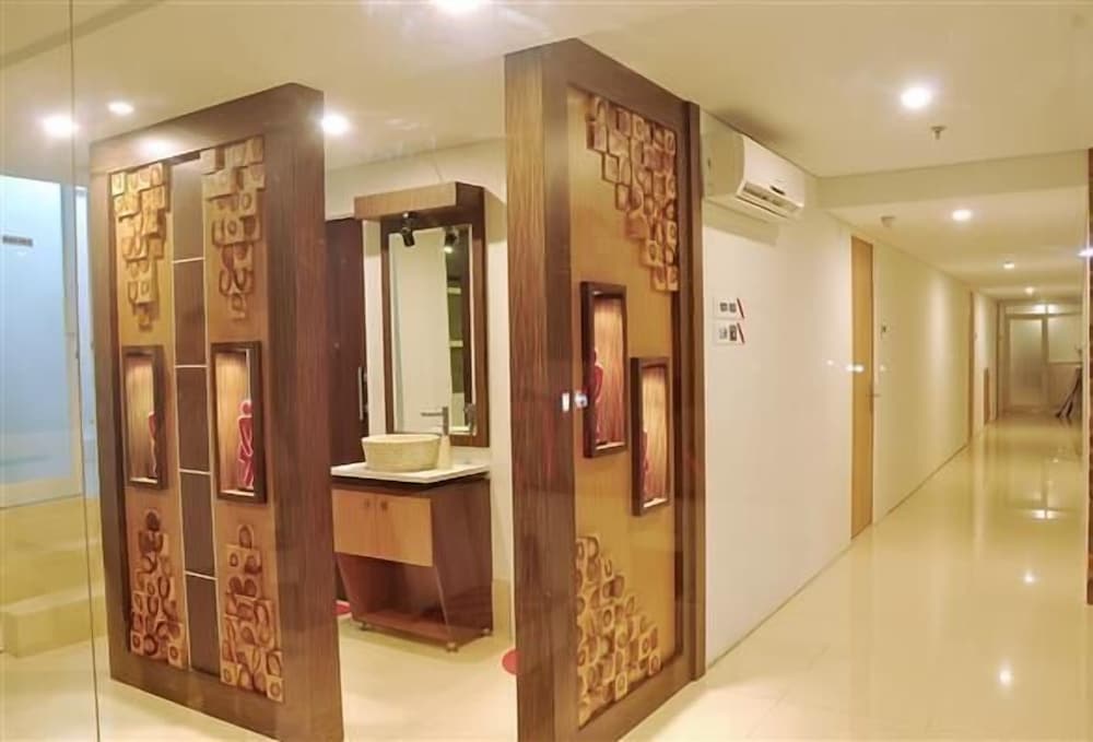 Фото Tickle Hotel