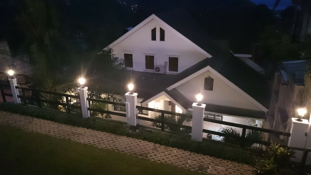 Фото Chateau Beatrice Bed & Breakfast