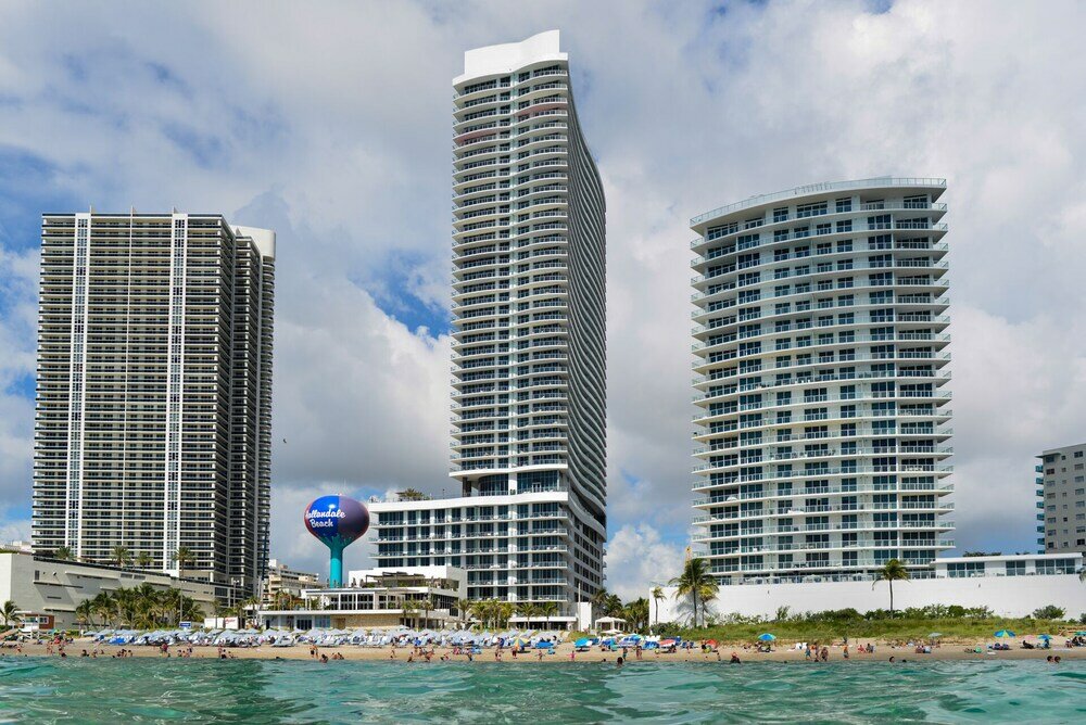 Фото Elegant condo with stunning ocean views