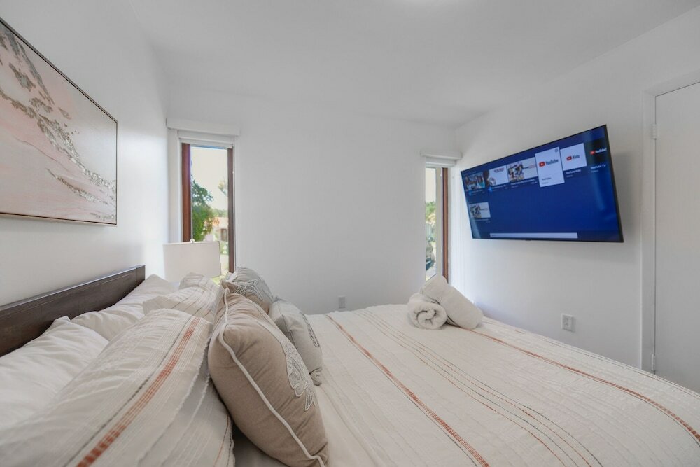 Фото Awesome House with pool Westchester