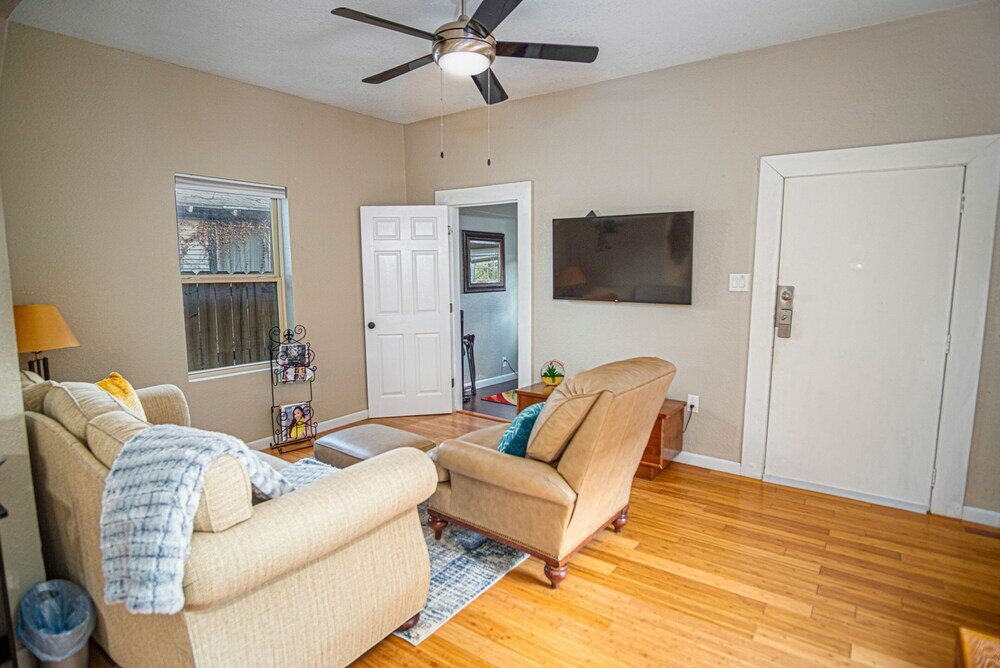 Фото Charming 2br/1ba Haven Near Exciting Downtown