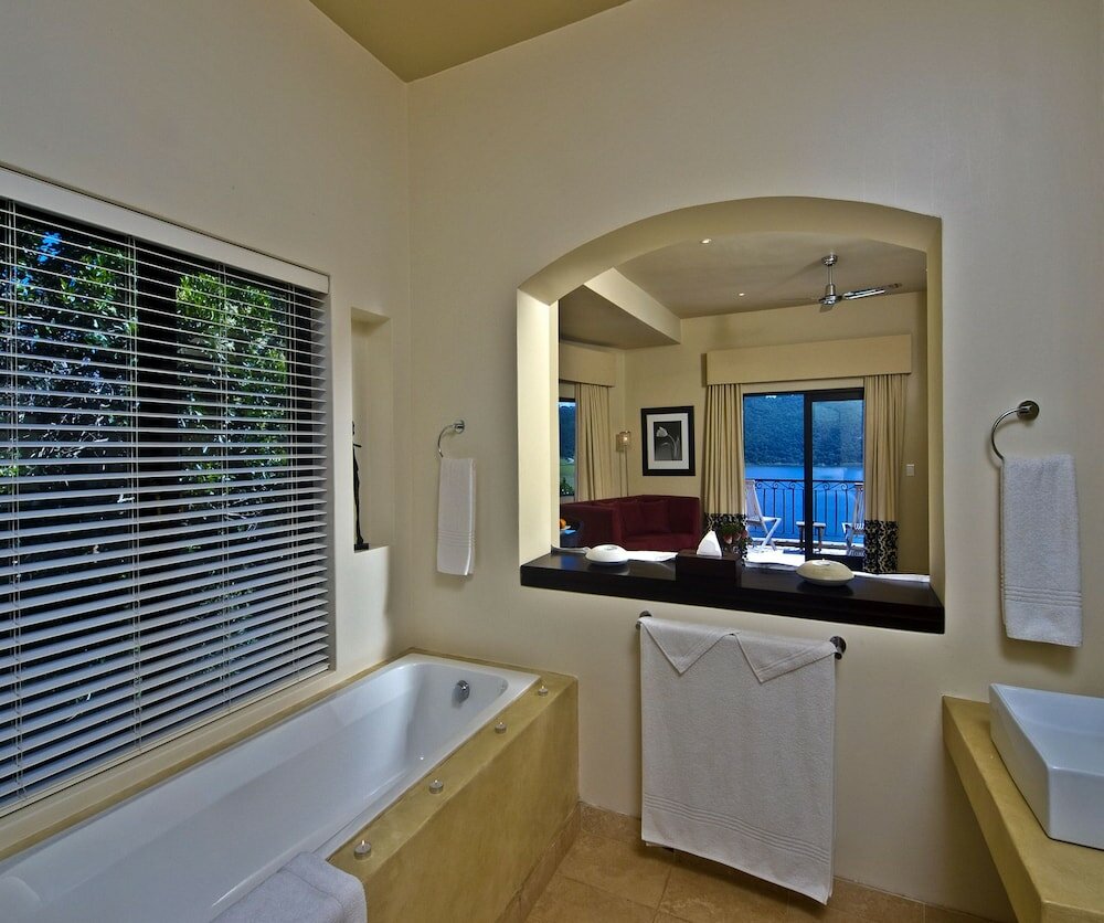 Фото Lodge on the Lake & Wellness SPA