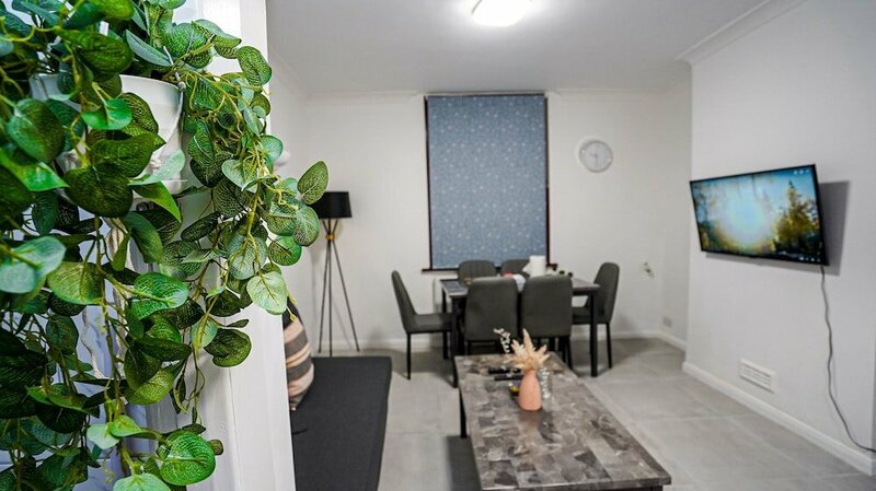 Гостиница Cozy 2 bed Apt with Private Garden