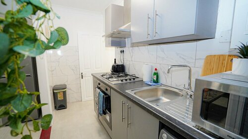 Гостиница Cozy 2 bed Apt with Private Garden