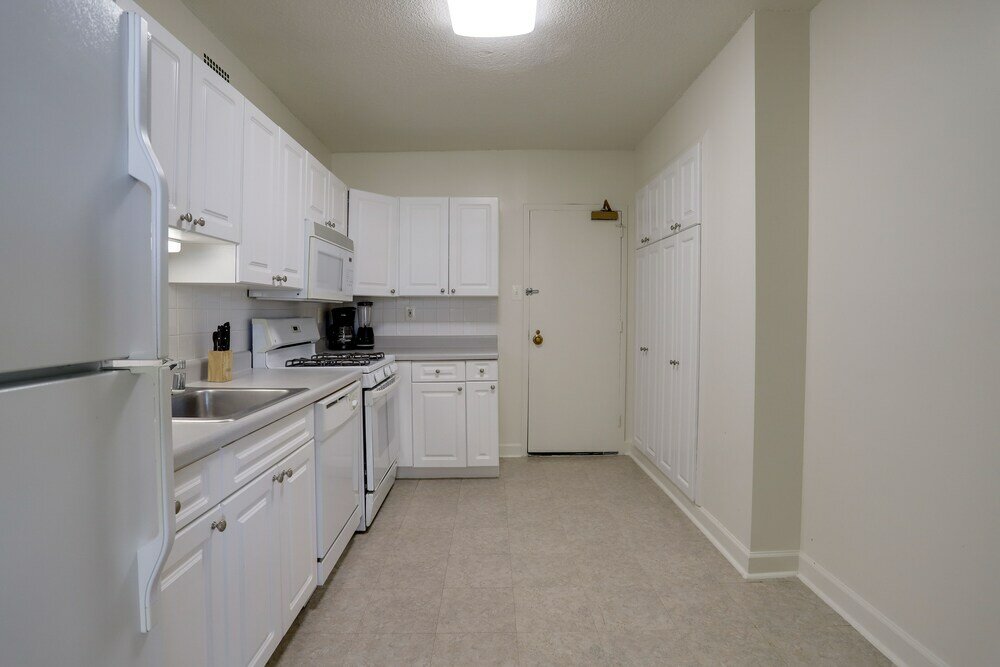 Фото Spacious Apt Crystal City With Gym