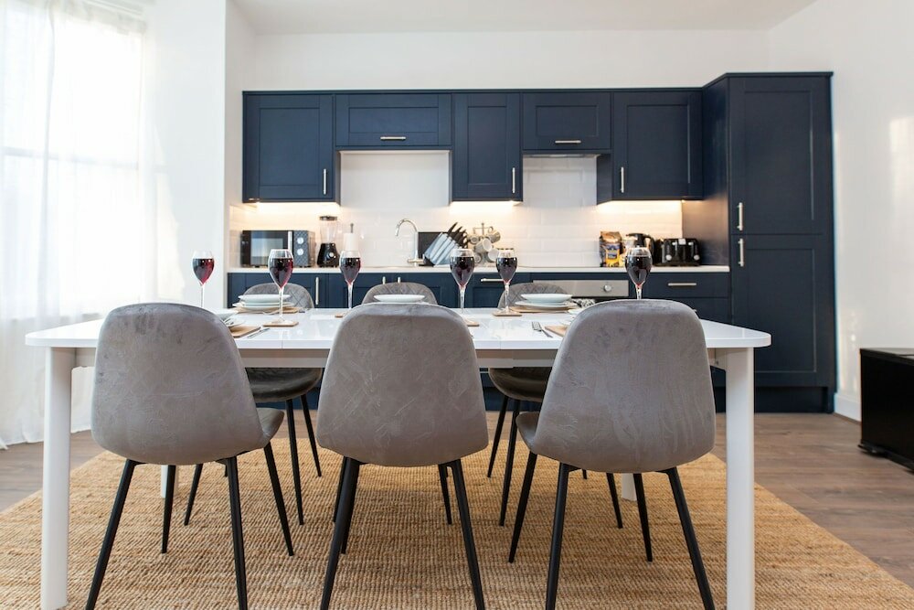 Фото Central Flats in Cardiff with Parking