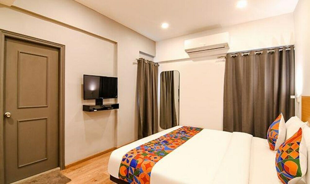 Фото Fabhotel Sayeeda International