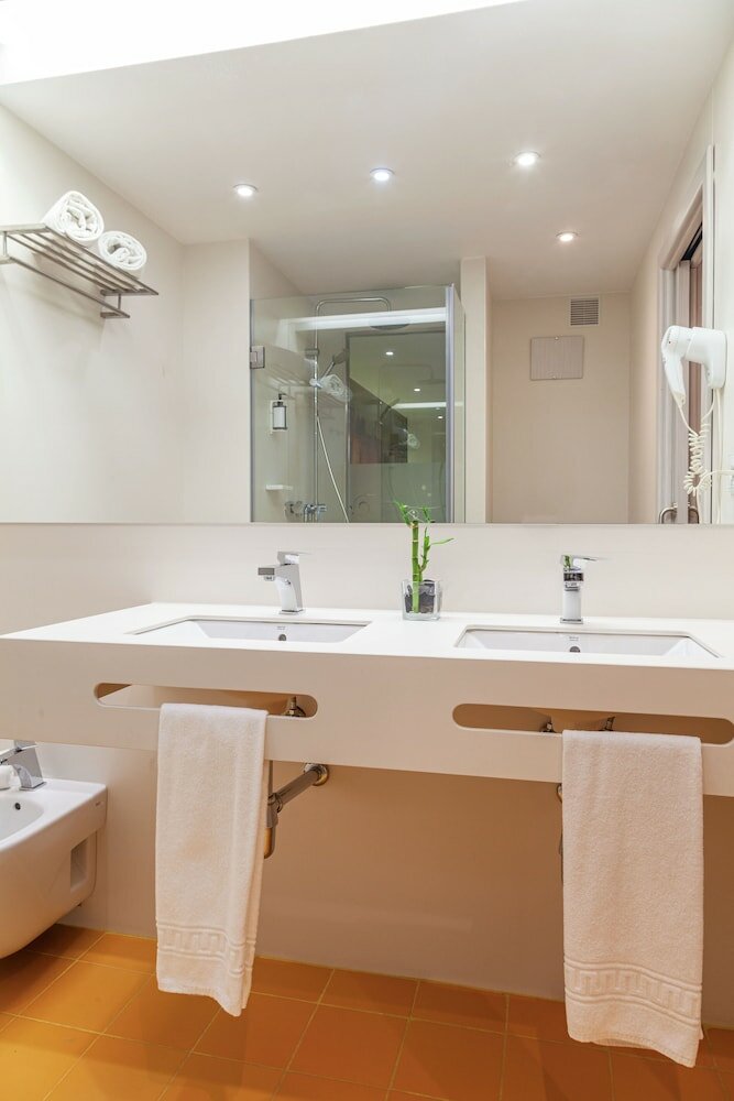 Фото Hotel Macià Granada Five Senses Rooms & Suites