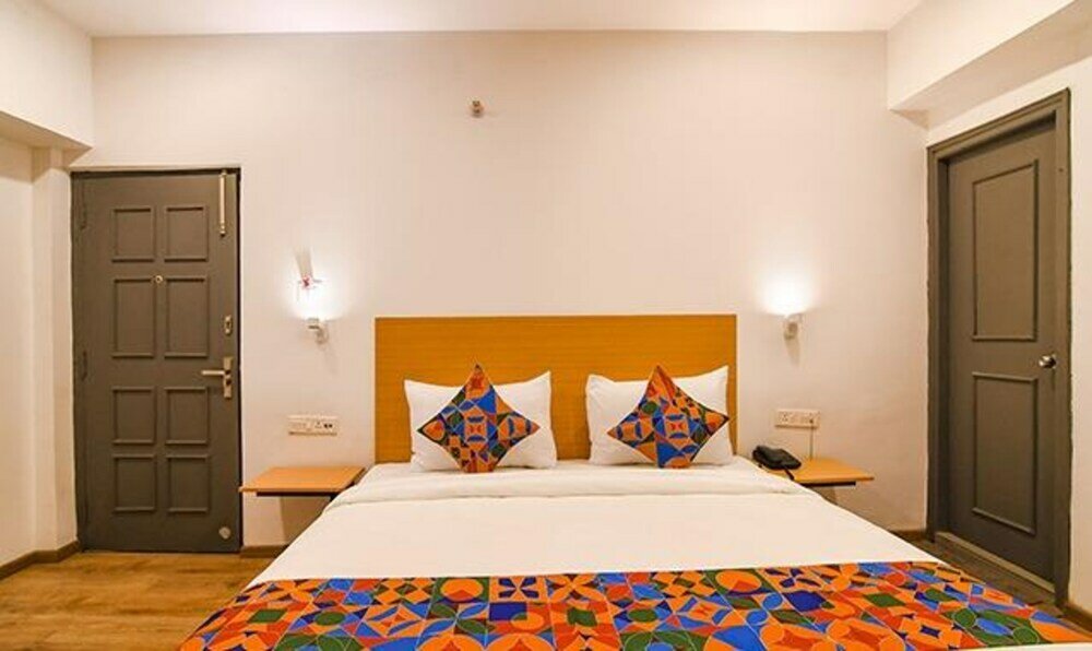 Фото Fabhotel Sayeeda International