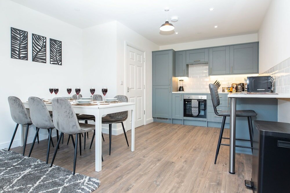 Фото Central Flats in Cardiff with Parking