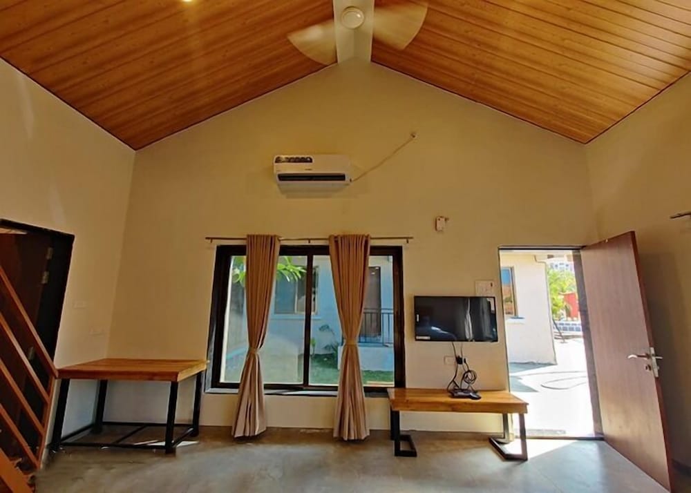 Фото Shrubbery Palms Resort