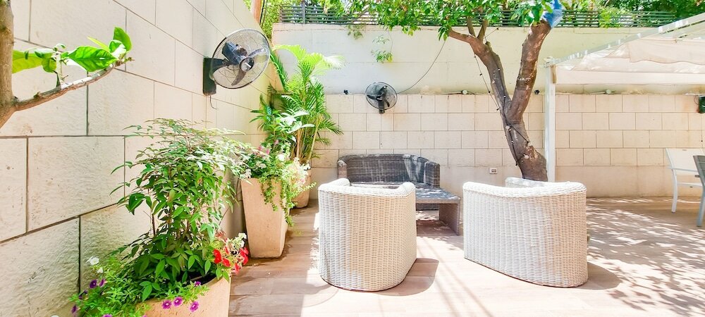 Фото Yona Hanavi Mmimosa