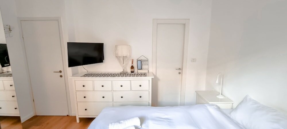 Фото Yona Hanavi Mmimosa