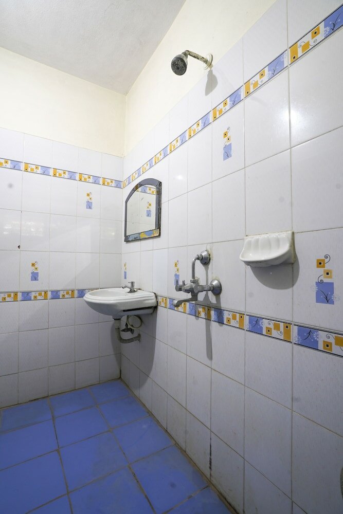 Фото IROOMZ Kalyan Residency