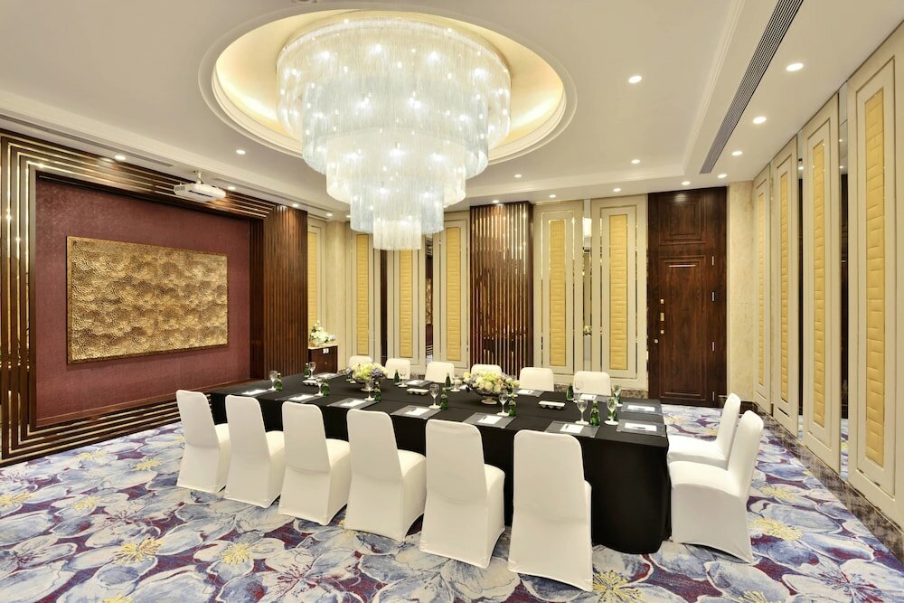 Фото Sheraton Grand Pune Bund Garden Hote