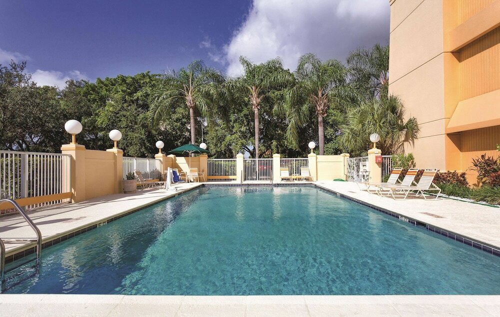 Фото La Quinta Inn & Suites by Wyndham Miami Airport East