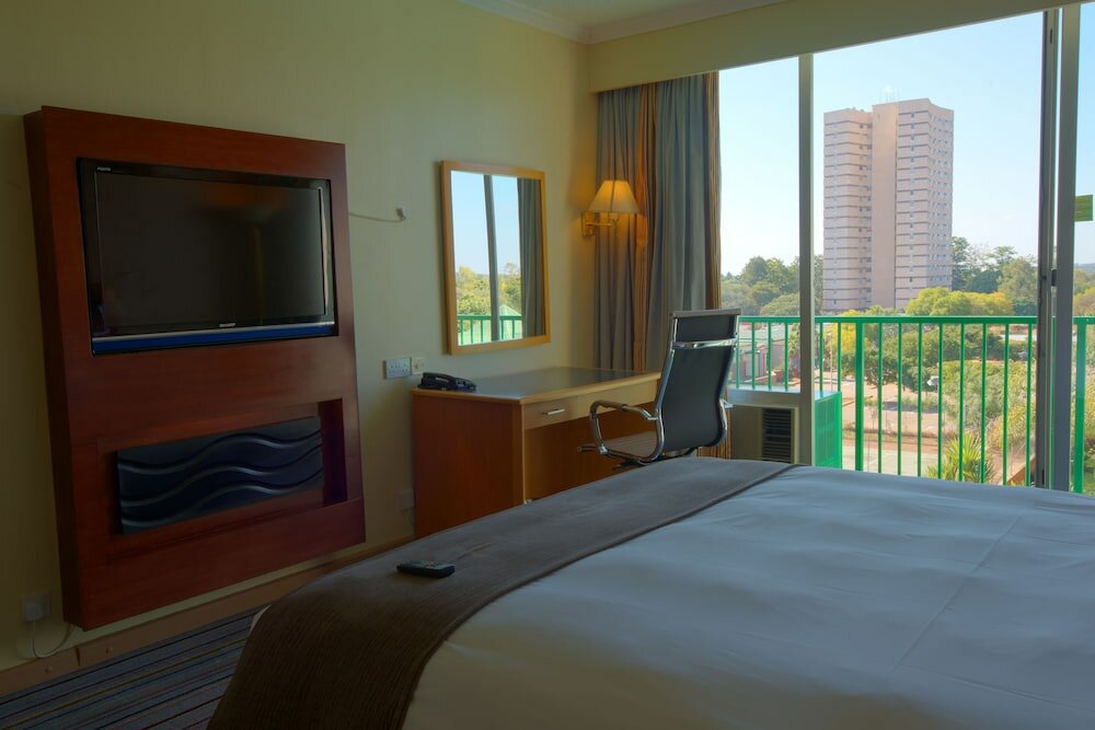 Фото Holiday Inn Bulawayo, an Ihg Hotel