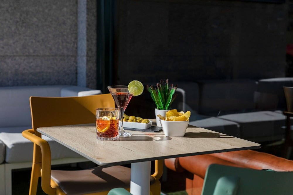 Фото Hotel Santiago Plaza Affiliated by Meliá