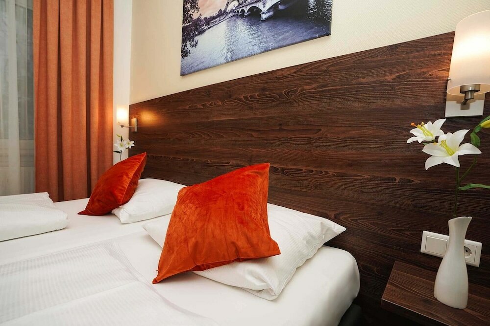 Фото Hotel Little Paris