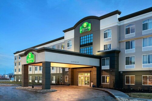 Гостиница La Quinta Inn & Suites by Wyndham Omaha Airport Downtown в Каунсил Блаффс