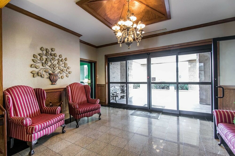 Фото Comfort Inn at Northwest Expressway