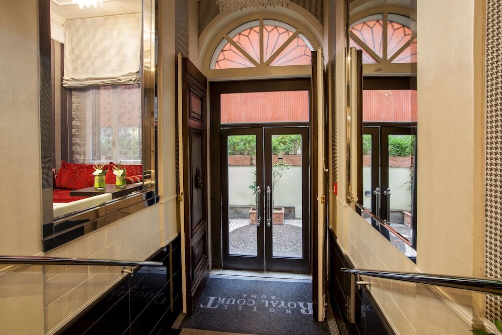 Фото Royal Court Hotel