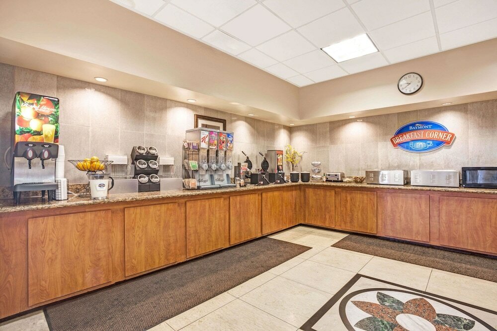 Фото Baymont by Wyndham Bremerton Wa