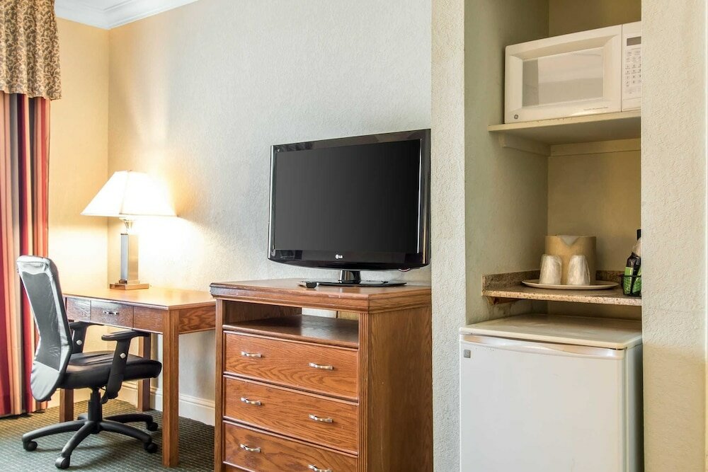 Фото Comfort Inn at Northwest Expressway