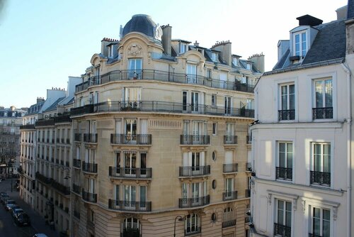 Гостиница Hotel Bassano в Париже