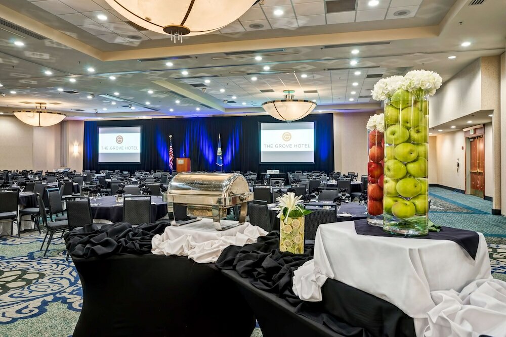 Фото The Grove Hotel