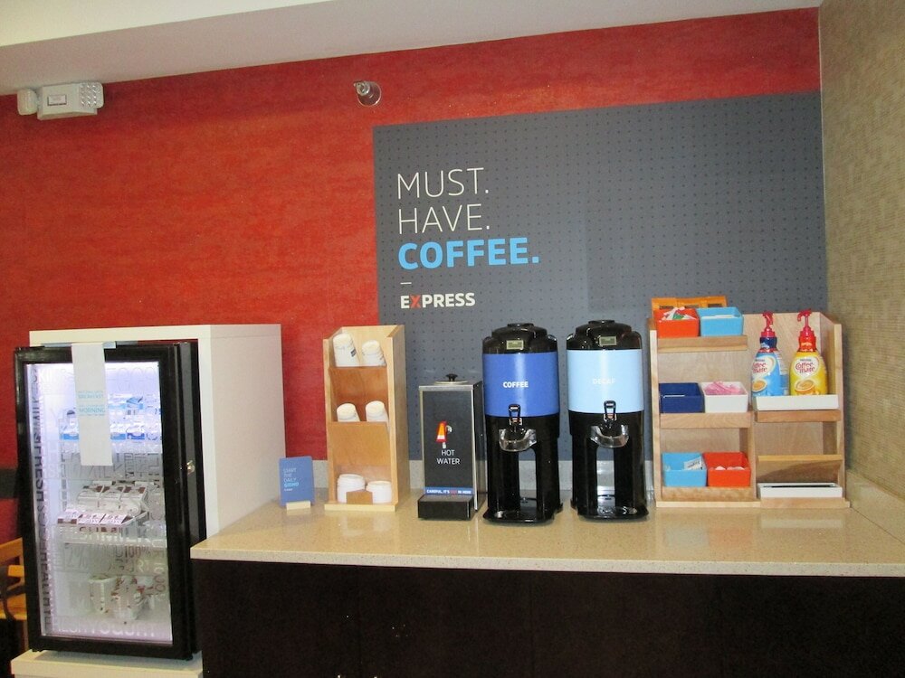 Фото Holiday Inn Express Cloverdale - Greencastle, an Ihg Hotel