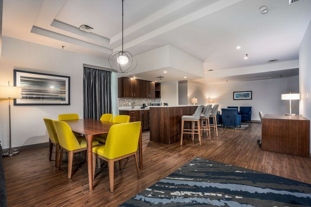 Фото Embassy Suites Indianapolis Downtown