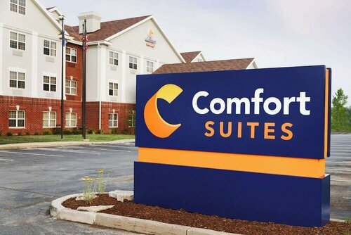 Гостиница Comfort Suites Milwaukee Airport в Ок Крике