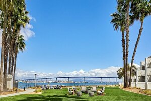 Гостиница Coronado Island Marriott Resort & SPA