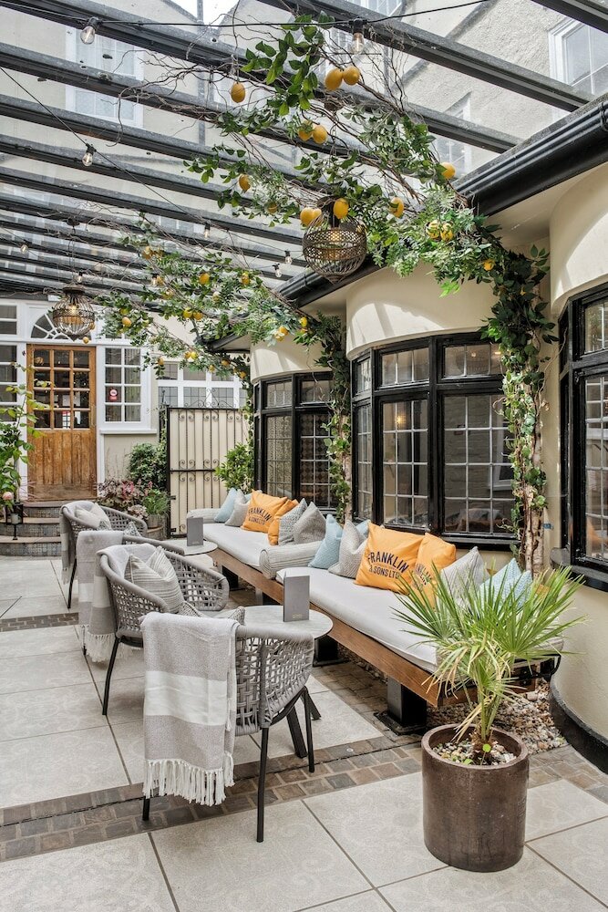 Фото The George of Colchester