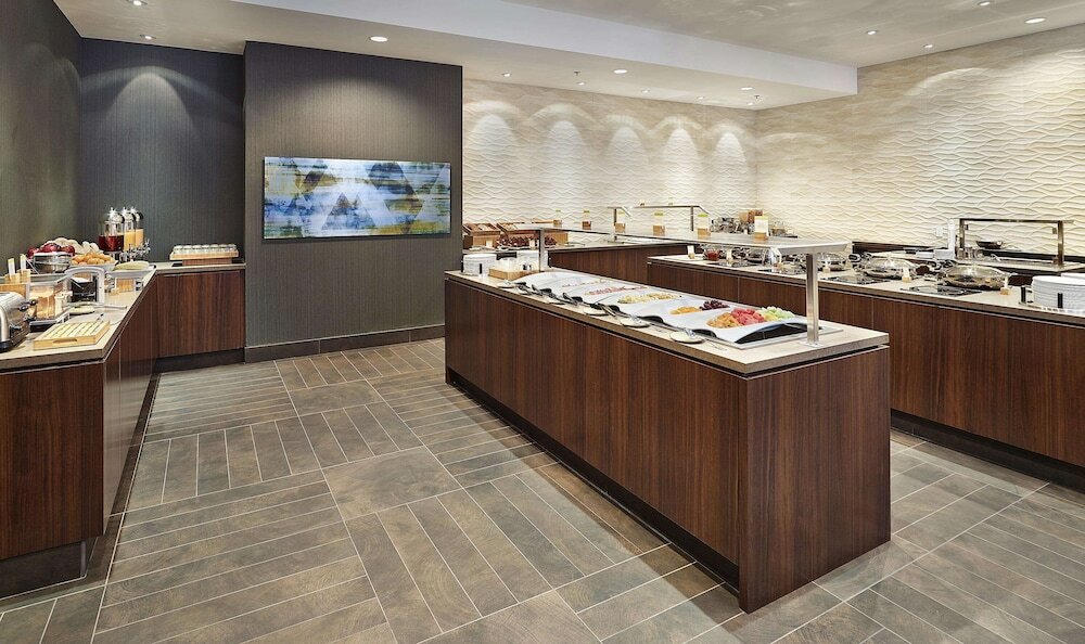 Фото DoubleTree by Hilton Hotel & Conference Centre Regina