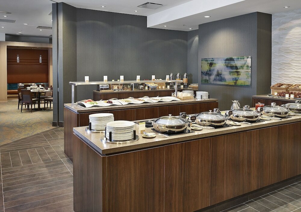 Фото DoubleTree by Hilton Hotel & Conference Centre Regina