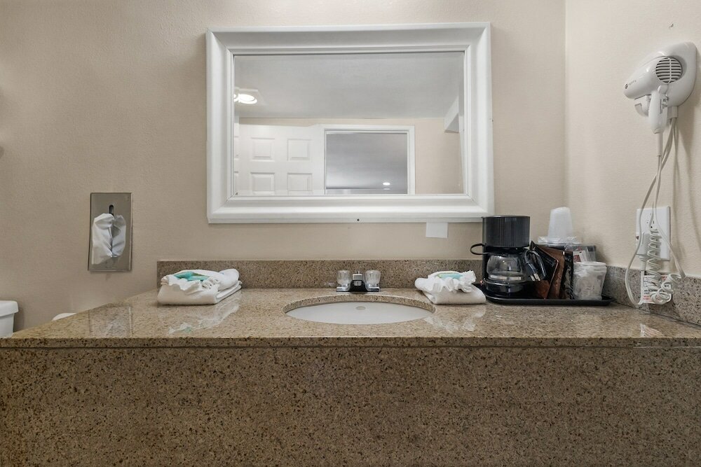 Фото Heritage Inn Express Roseville