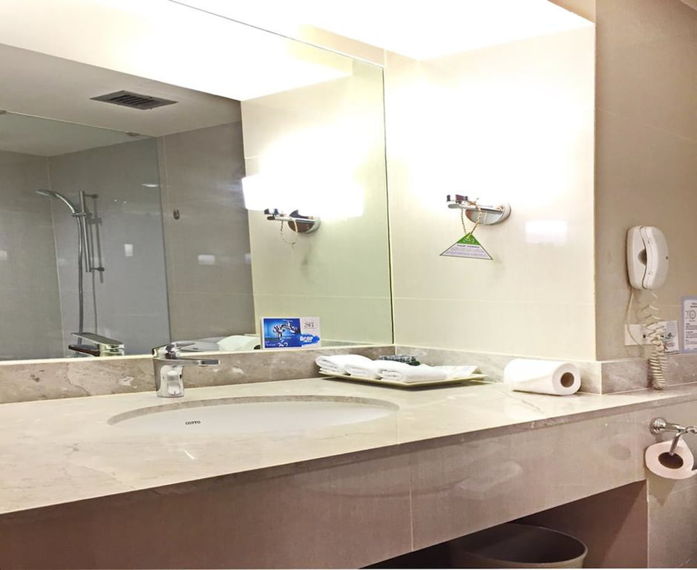 Фото Silom Serene Hotel