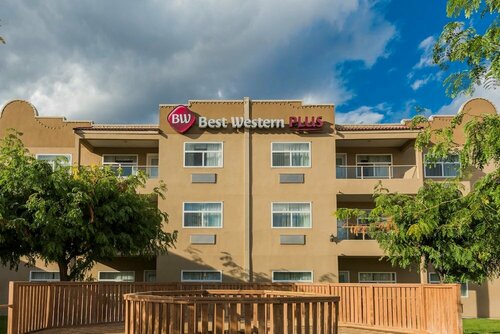 Внешний вид отеля Best Western Plus Osoyoos Hotel & Suites в Осойосе, фото 5