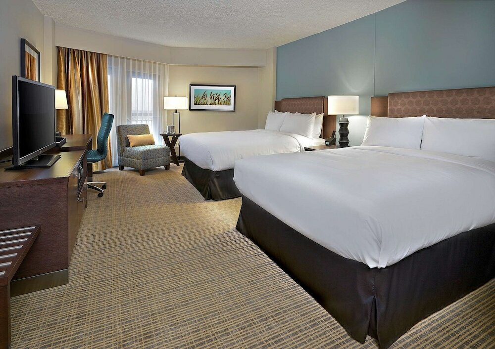 Фото DoubleTree by Hilton Hotel & Conference Centre Regina