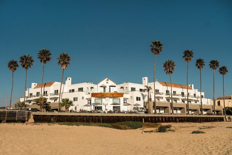 Гостиница Sandcastle Hotel on the Beach