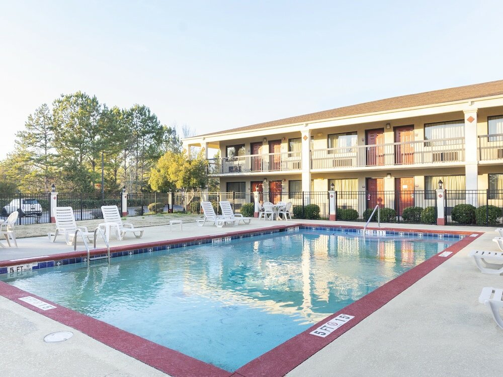 Фото Oyo Hotel Adairsville Hwy 140