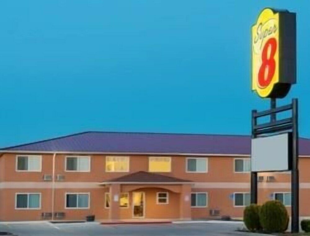 Фото Super 8 by Wyndham Clayton